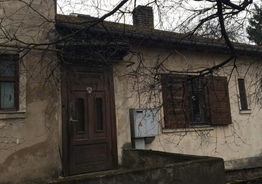 В Дарзциемсе продаётся земельный участок с домом и гаражом.