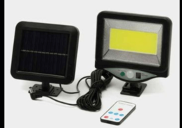 LED светильник с датчиком движения на солнечной батарее, с пультом.